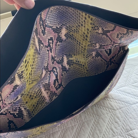 Michael KORS Collection Python Clutch - Picture 3 of 6